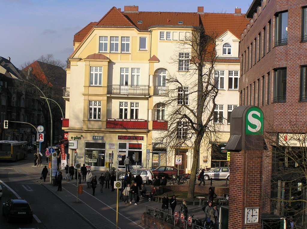 Einkaufsstrasse in der nähe der Prinzen-Residenz in Berlin Zehlendorf